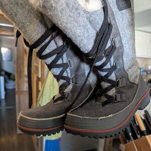 Sorel Joan of Arctic Wedge II Lexie Boots (Gray, Faux Fur, Size 6)